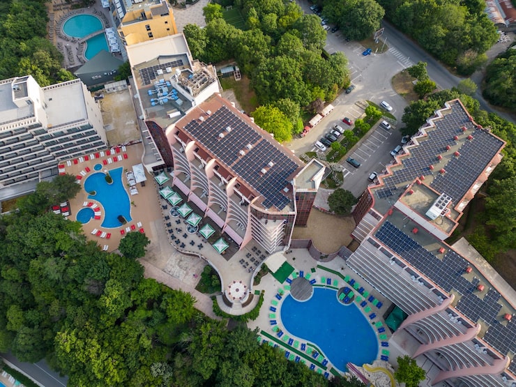 aerial-view-beach-hotels-golden-sands-zlatni-piasaci-varna-bulgaria_213438-11354